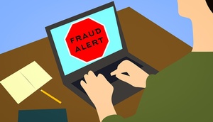 Laptop-Bildschirm zeigt Online-Betrug an