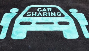 Parkplatz, markiert mit Symbol für Carsharing 