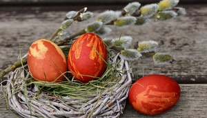 Osternest mit 3 Eiern