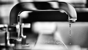 tropfender Wasserhahn 