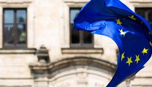Euroflagge flattert im Wind