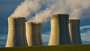 4 Türme eines Atomkraftwerks