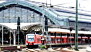 Bahn am Kölner Hauptbahnhof