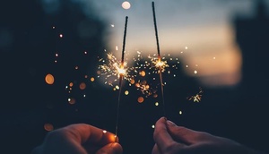 Wunderkerzen am Brennen