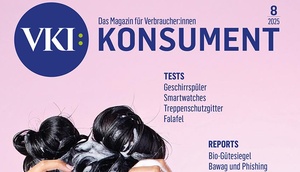Cover der August-Ausgabe der Zeitschrift KONSUMENT (Frau shampooniert Kopf)