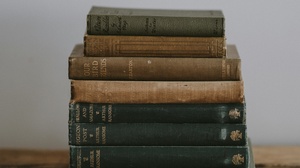 Stapel antiker Bücher, © Foto von Annie Spratt auf Unsplash
