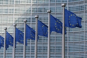 EU Flaggen, © Photo by Guillaume Périgois on Unsplash