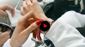 Frau mit Smart Watch, © Bild von Artem Podrez auf Pexels Frau mit Smart Watch, © Bild von Artem Podrez auf Pexels