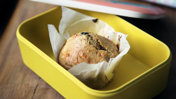 Muffin in Kunststoff-Jausenbox, © ca-creative-aDFj86NuvD8 auf unsplash