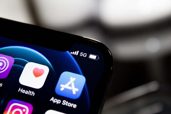 Smartphone mit 5G, © Photo by James Yarema on Unsplash Smartphone mit 5G, © Photo by James Yarema on Unsplash