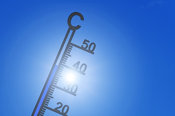 Thermometer zeigt hohe Temperaturen an, © Bild von geralt auf Pixabay