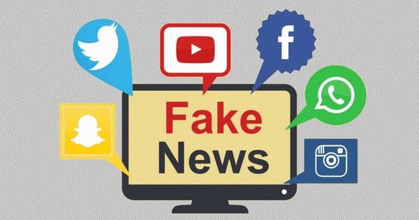 Computerbildschirm mit "Fake news" umringt von Icons wie facebook, twitter, snapchat, instagram u.a., © www.i-tecnico.pt/wp-content/uploads/2018/08/Fake-news.
