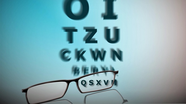 Buchstaben-Tafel, Brille  , © kalhh auf Pixabay