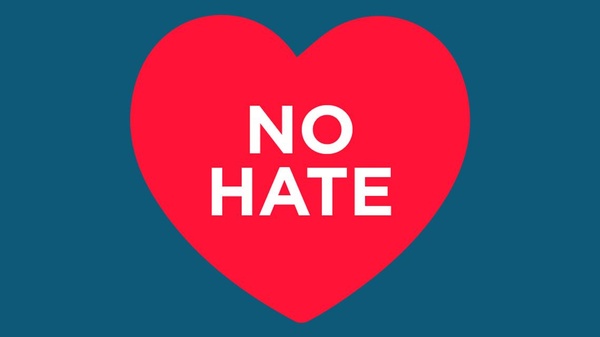 Rotes Herz mit Schriftzug "No hate", © no-hate-speech-kampagne
