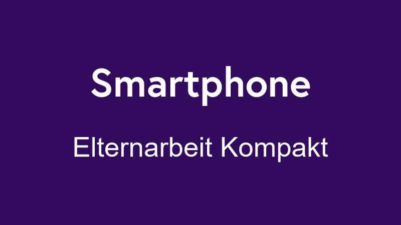 Schriftzug "Smartphone. Elternarbeit kompakt" auf dungelblauem Untergrund, © BMASGPK