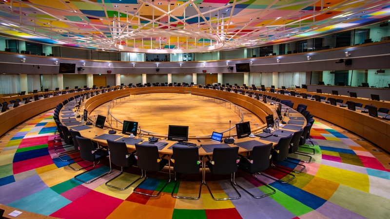 Sitzungssaal Europarat, sehr bunte Boden- und Deckengestaltung , © Frederic Köberl on Unsplash Sitzungssaal Europarat, sehr bunte Boden- und Deckengestaltung , © Frederic Köberl on Unsplash