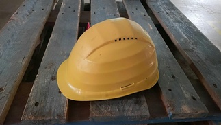 Schutzhelm für den Bau-Bereich