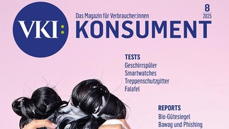 Cover der August-Ausgabe der Zeitschrift KONSUMENT (Frau shampooniert Kopf)