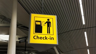 Check-in Anzeige auf Flughafen