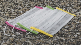3 Stück Mund-Nasen-Schutzmasken mit farbigem Rand  