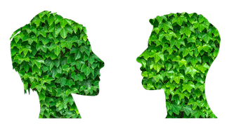 Frauen- und Männerkopf aus grünen Blättern gebildet 