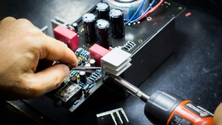 Reparatur an Platine