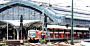 Bahn am Kölner Hauptbahnhof