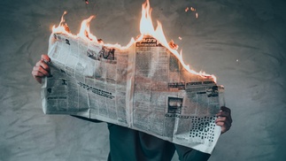 brennende Zeitung